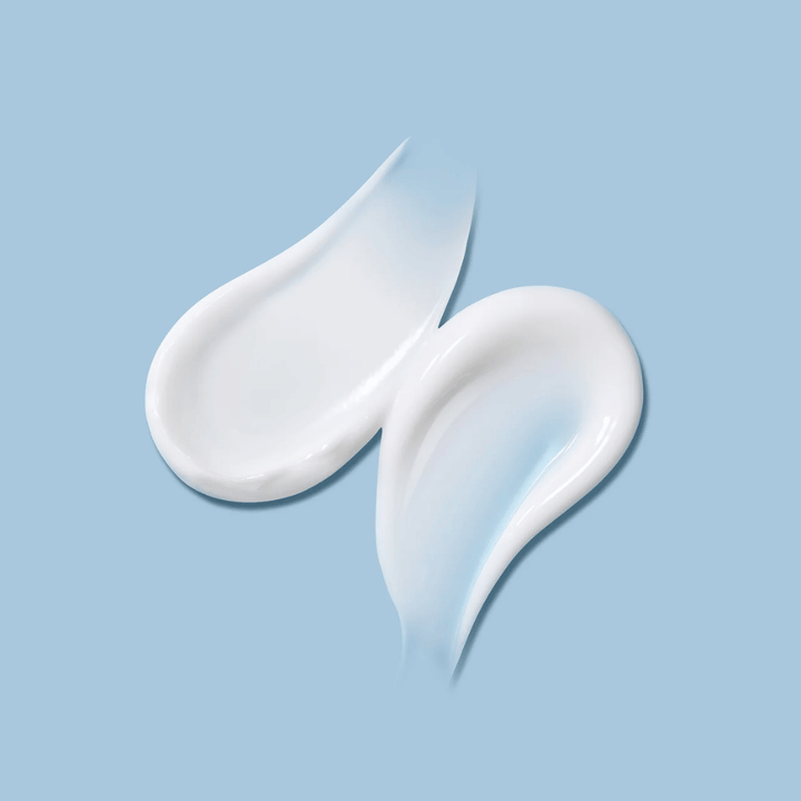 Texture de MADECA Cream Time Reverse Zero – crème soyeuse et légère qui procure une hydratation intense sans sensation grasse sur la peau.
