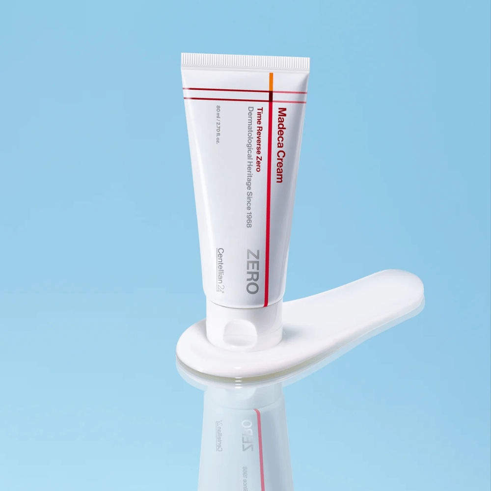 MADECA Cream Time Reverse Zero appliqué sur la texture crème – crème visage douce et légère qui s'absorbe rapidement et convient aux peaux sensibles et stressées.