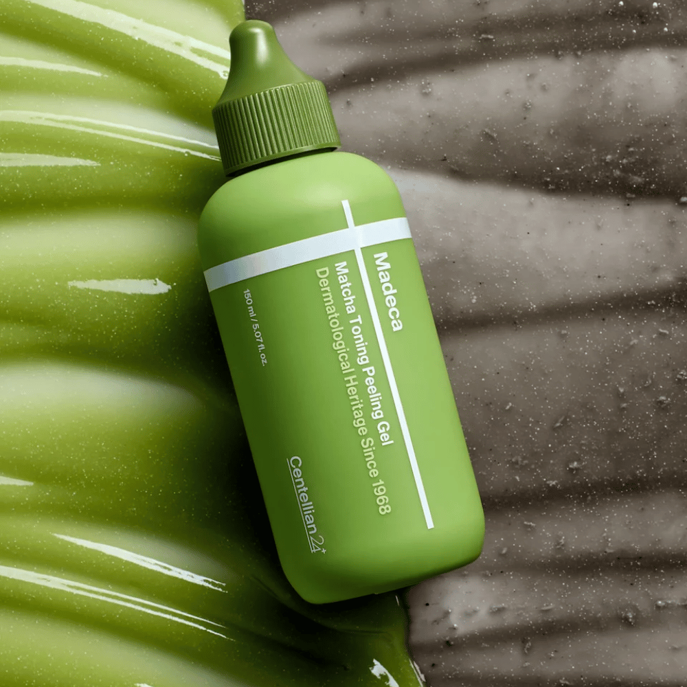 Centellian24 Madeca Matcha Toning Peeling Gel – coréen peeling gel avec matcha qui aide à exfolier la peau en douceur, éliminer les cellules mortes et donner un teint plus clair et uniforme.