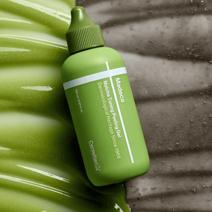Centellian24 Madeca Matcha Toning Peeling Gel – coréen peeling gel avec matcha qui aide à exfolier la peau en douceur, éliminer les cellules mortes et donner un teint plus clair et uniforme.