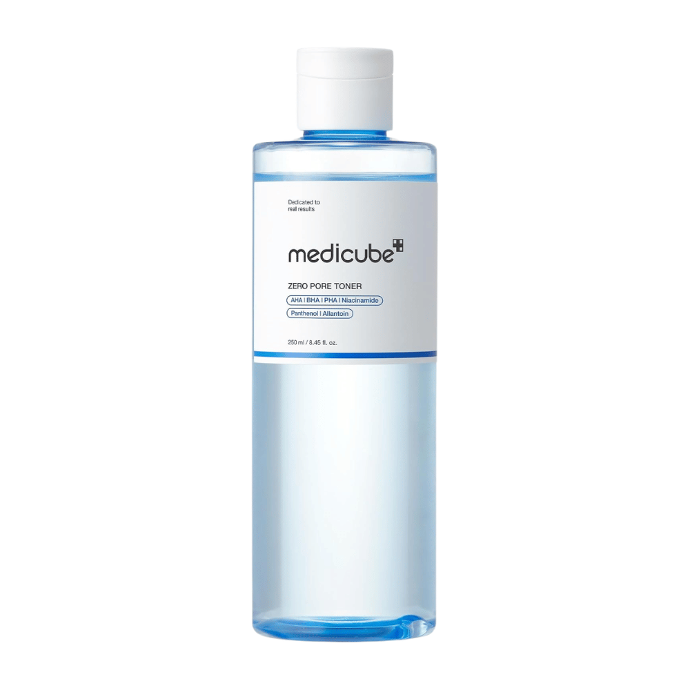 Medicube Zero Pore Toner 250 ml, lotion tonique exfoliante pour le visage avec AHA, BHA, PHA et niacinamide dans un flacon bleu transparent sur fond blanc.