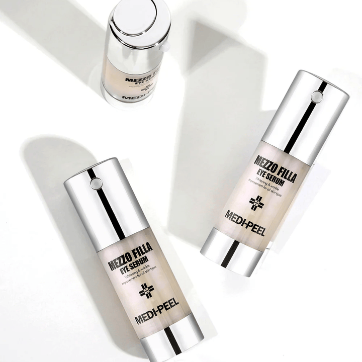 MEDI-PEEL Mezzo Filla Eye Serum sous plusieurs angles – sérum pour les yeux coréen avec peptides et acide hyaluronique pour une peau plus ferme et des rides réduites autour des yeux.