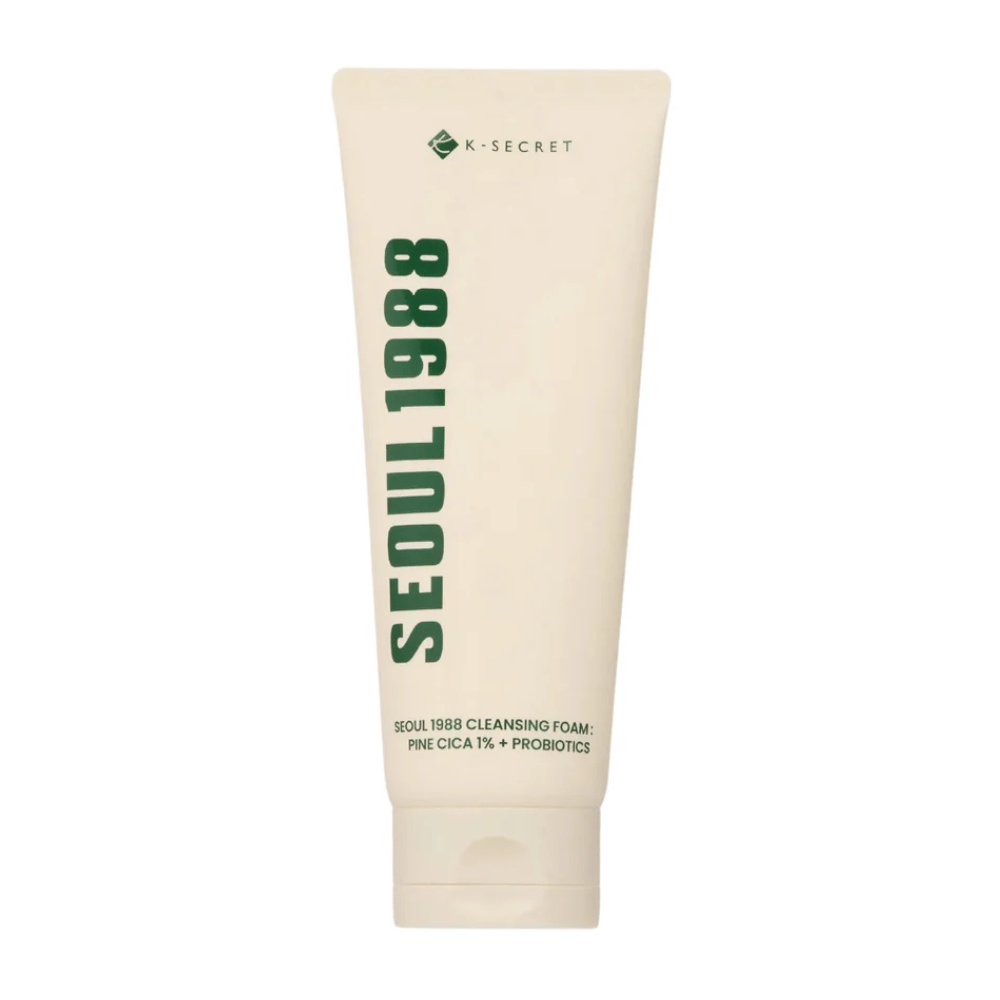 SEOUl 1988 Cleansing Foam - Pine Cica 1% + Probiotics
Un nettoyant moussant purifiant enrichi en Pine Cica et probiotiques pour apaiser et équilibrer la peau. Parfait pour éliminer les impuretés et restaurer la barrière d'hydratation naturelle de la peau sans dessécher. Convient à tous les types de peau, même les peaux sensibles.