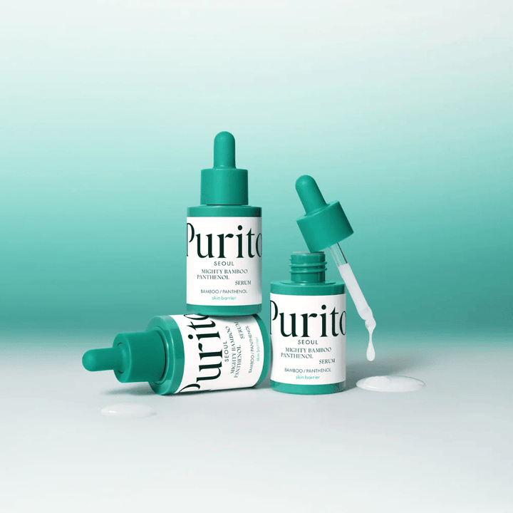 Trois flacons Purito Mighty Bamboo Panthenol Serum – sérum hydratant qui renforce la barrière cutanée et apporte un éclat frais.