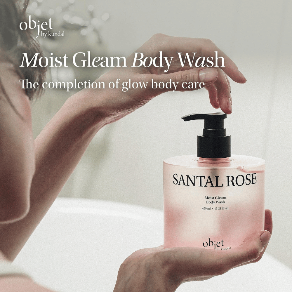 Objet by KUNDAL Santal Rose Moist Gleam Body Wash 450 ml – nettoyant corporel hydratant et exfoliant pour une peau douce et éclatante.