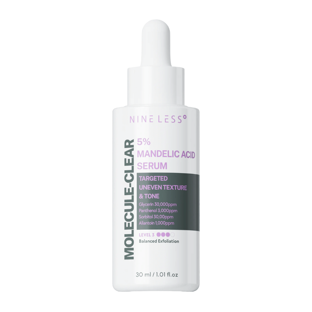 Nine Less Molecule-Clear 5% Mandelic Acid Serum dans une bouteille blanche avec pipette, formulé pour les peaux sensibles et une exfoliation équilibrée du teint et de la texture inégaux.