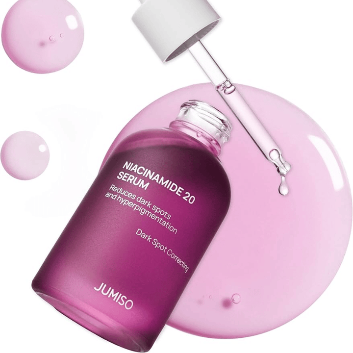 Gros plan sur Jumiso Niacinamide 20 Serum – texture rose pâle qui éclaircit efficacement le teint et réduit l'hyperpigmentation.