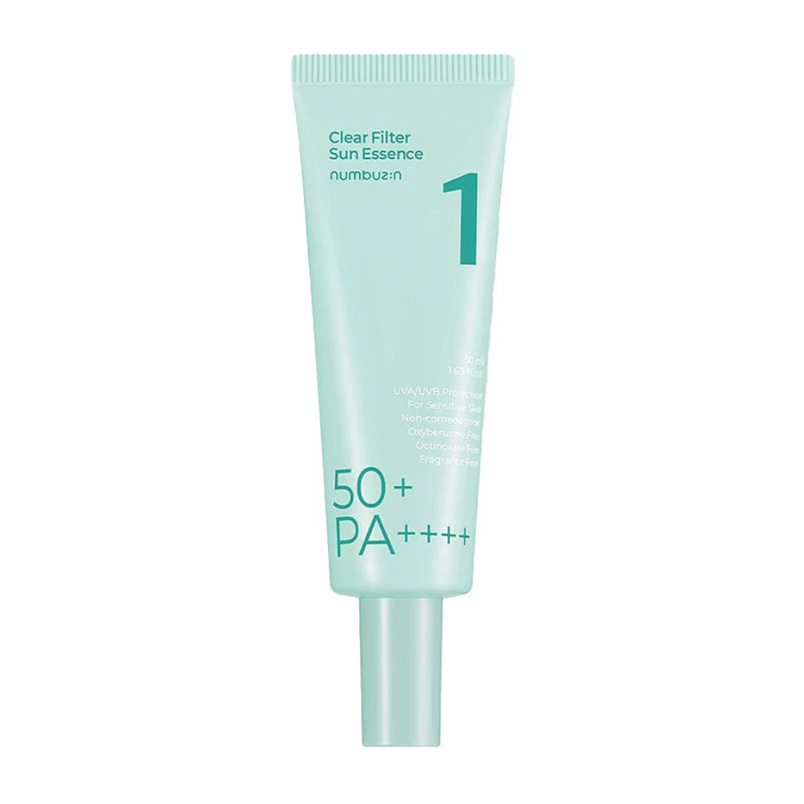 Un tube bleu clair avec No.1 Clear Filter Sun Essence SPF 50+ PA++++. Il est conçu pour les peaux sensibles et offre une haute protection contre les rayons UVA et UVB. Le produit est sans ingrédients comédogènes, oxybenzone, octinoxate et parfum. Le tube contient 50 ml.