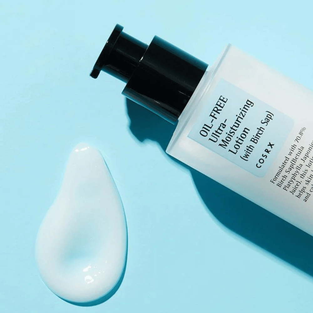 COSRX Lotion ultra-hydratante sans huile avec sève de bouleau texture crémeuse et légère qui est rapidement absorbée sans laisser de sensation grasse