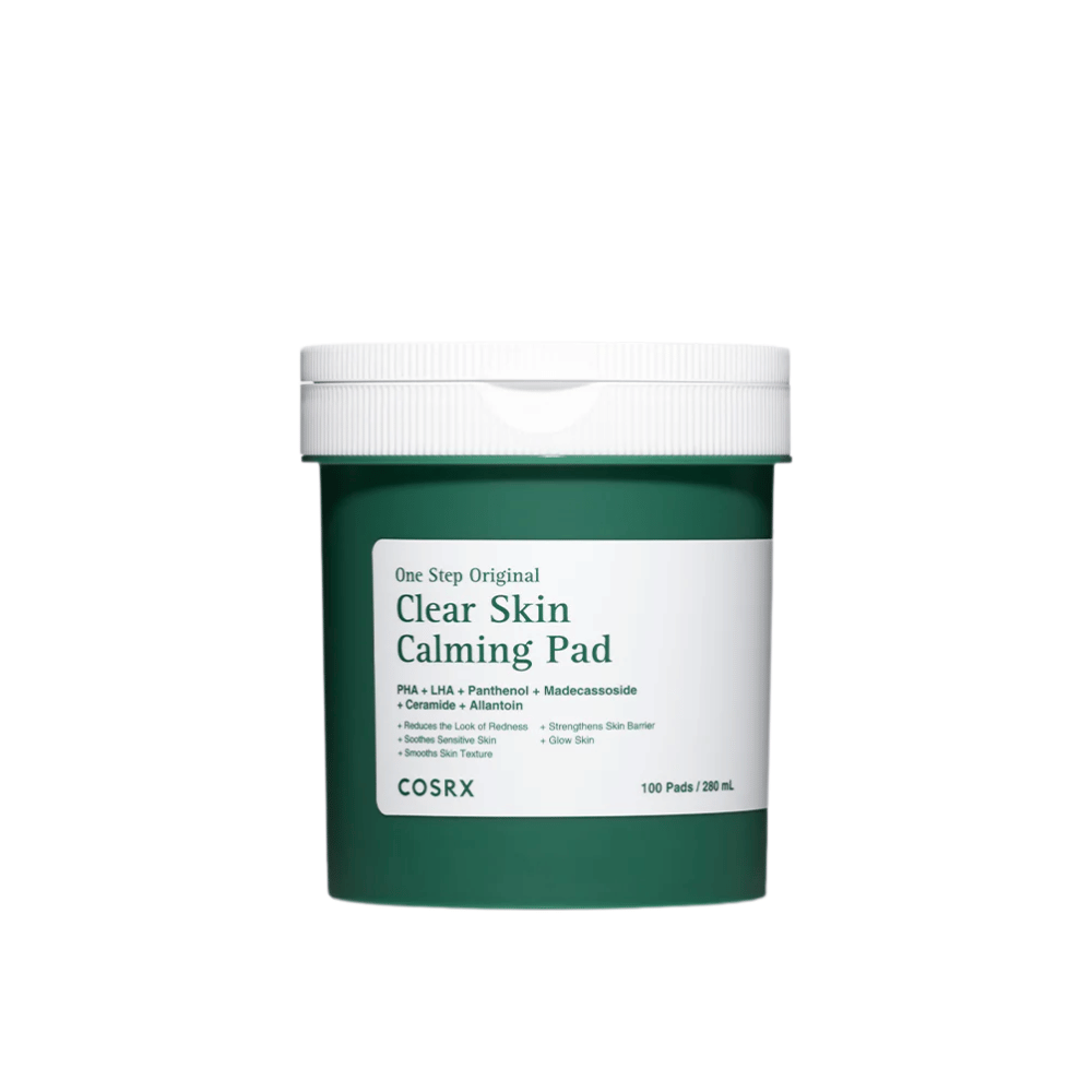 Image produit détourée de COSRX One Step Original Clear Skin Calming Pad dans un emballage vert sur fond clair.
