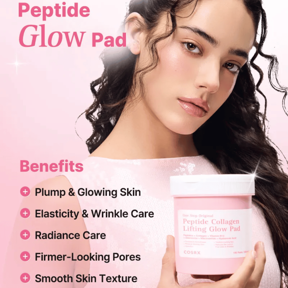 Modèle tenant COSRX Peptide Collagen Lifting Glow Pad, avec un accent sur l’éclat, la fermeté, l’élasticité de la peau et l’amélioration de la texture cutanée.