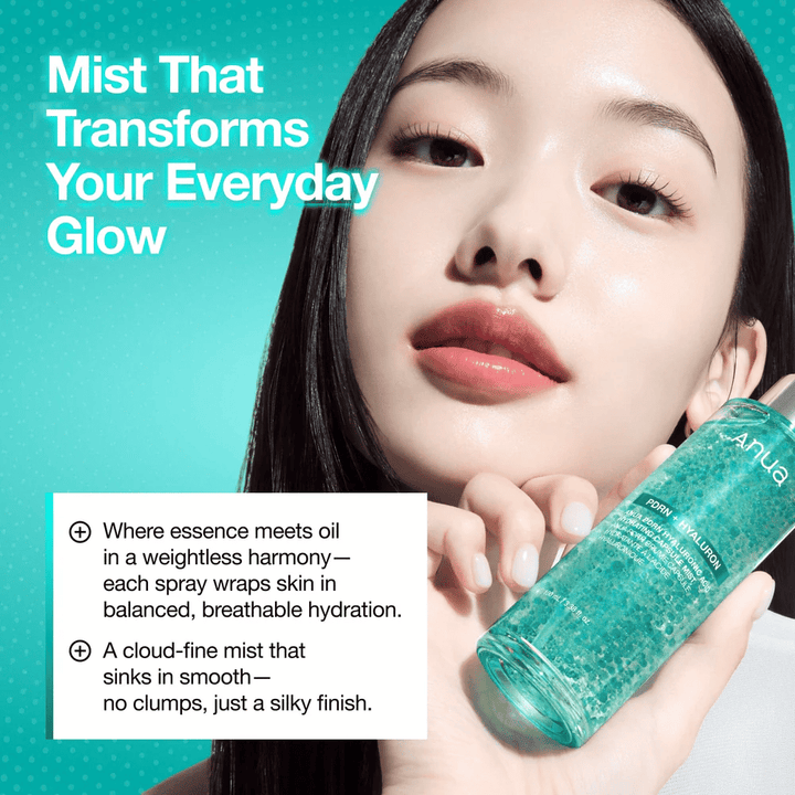 Un modèle tient le produit près du visage. L’image souligne l’effet glow et la manière dont la brume apporte un fini frais et hydraté même par-dessus le maquillage.