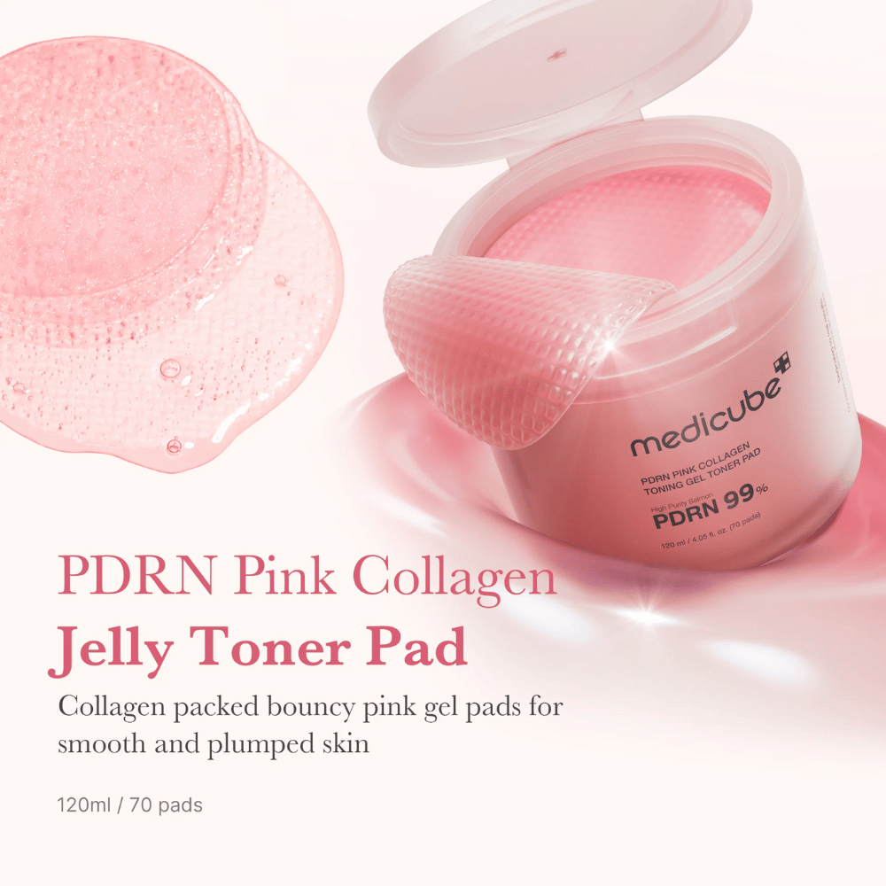 Pot ouvert avec Medicube PDRN Pink Collagen Jelly Toner Pads, avec un pad en gel rose surélevé et un texte décrivant le contenu en collagène pour une peau lisse et hydratée.
