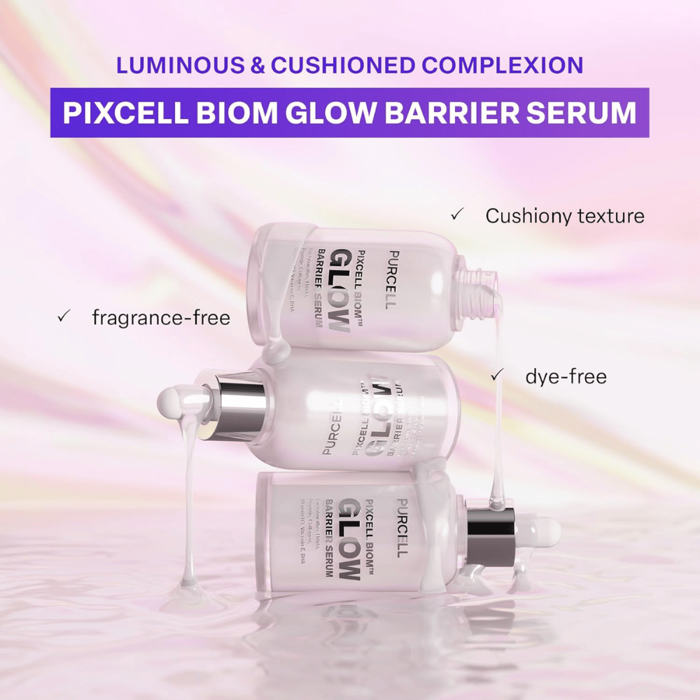 Trois bouteilles de PURCELL Pixcell Biom Glow Barrier Serum empilées avec du sérum coulant. Sans parfum, sans colorant et avec une texture douce et moelleuse.