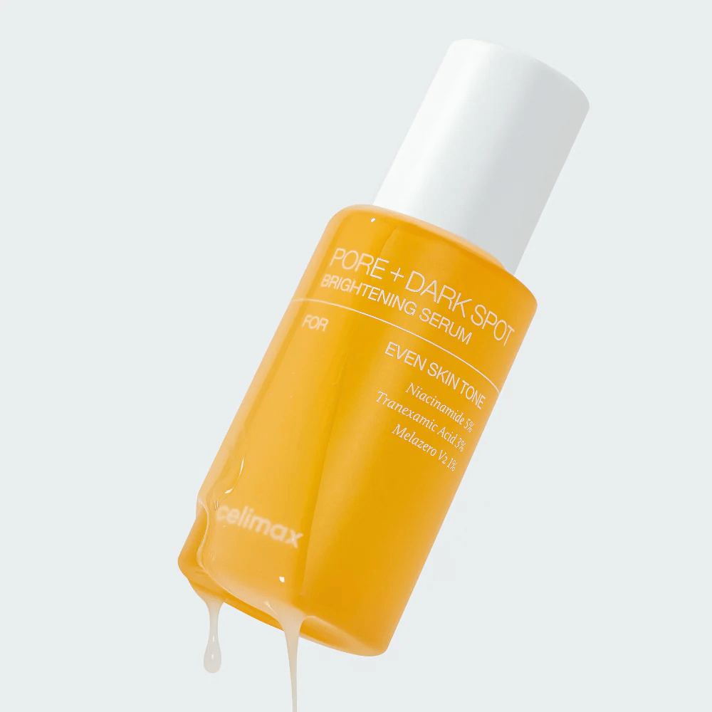 Celimax Pore + Dark Spot Brightening Serum dans une bouteille jaune avec un bouchon blanc, des gouttes de sérum coulent le long de la bouteille.