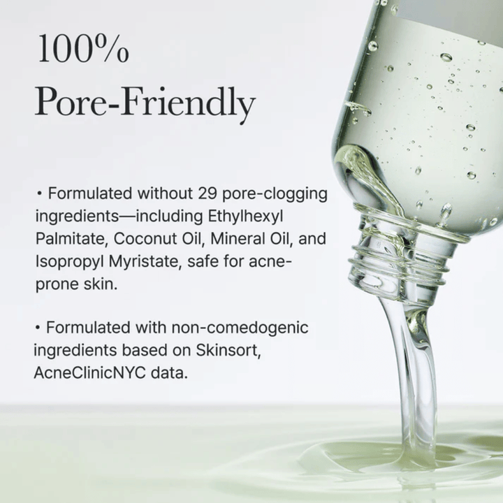 Gros plan sur Arencia Pore Melt Mochi Cleansing Oil versée, montrant la texture légère de l'huile qui s'émulsionne rapidement et nettoie les pores en profondeur sans obstruer.