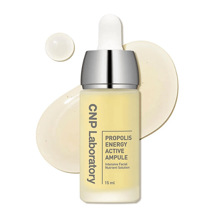 CNP Laboratory Propolis Energy Active Ampoule est une solution nutritive intensive pour le visage, enrichie en extrait de propolis. Elle hydrate, renforce la barrière cutanée et donne un éclat naturel. Idéal pour les peaux sensibles. Utilisez quotidiennement pour favoriser une peau saine et éclatante.