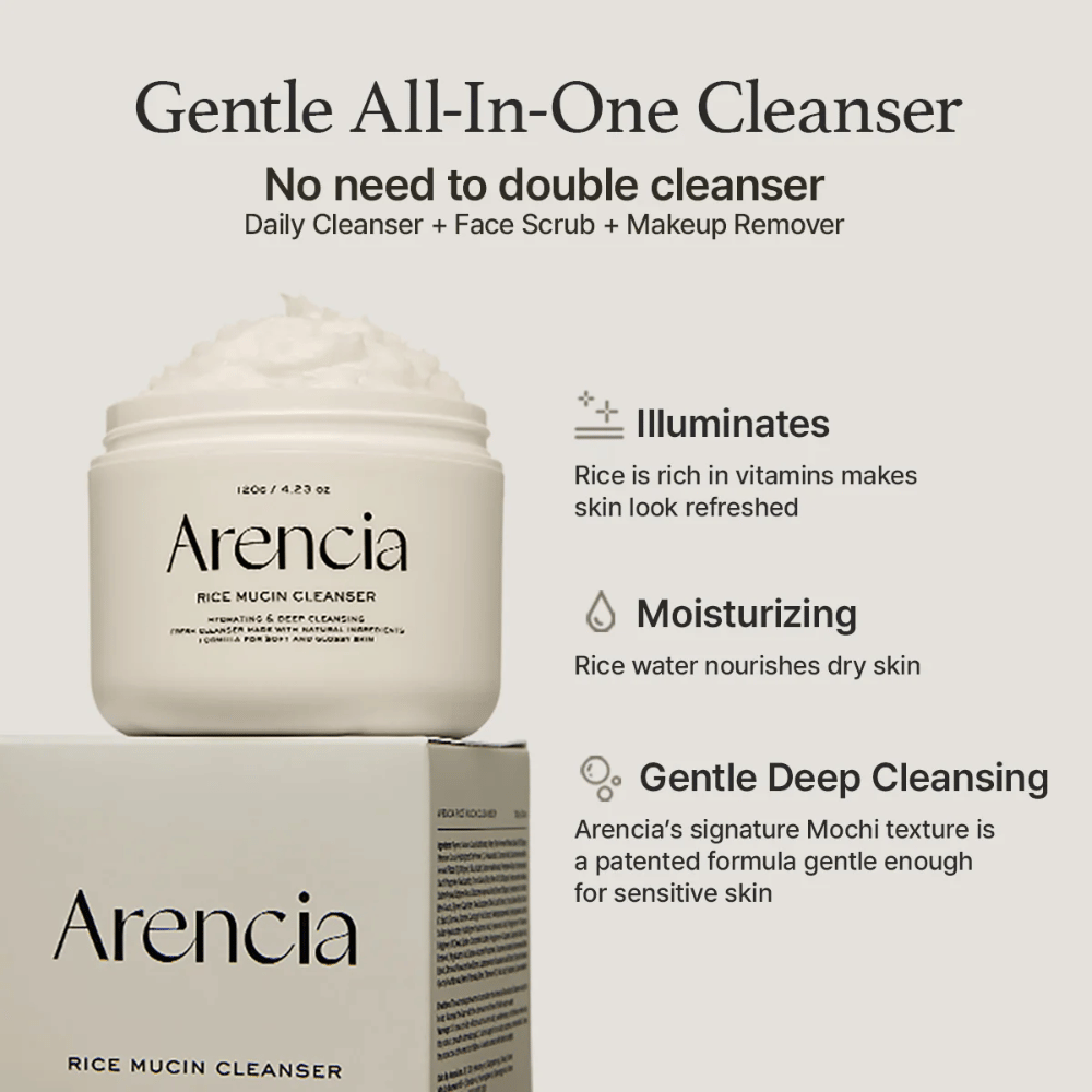 Arencia Rice Mucin Cleanser est présenté avec l'emballage. Le texte met en avant trois Avantages : : éclat avec des vitamines de riz, hydratation avec de l'eau de riz et nettoyage en profondeur doux avec une texture Mochi – tout en un produit.
