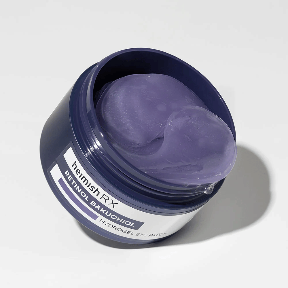 Heimish RX Retinol Bakuchiol Hydrogel Eye Patch dans un pot bleu foncé avec des patchs pour les yeux en hydrogel violet. Un produit conçu pour hydrater et réduire les ridules autour des yeux.