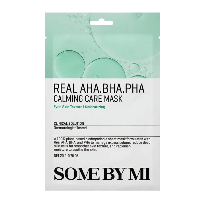 Image produit nette de SOME BY MI Real AHA.BHA.PHA Calming Care Mask sur fond blanc. L’emballage présente les ingrédients principaux du produit, AHA, BHA et PHA, ainsi que son objectif d’exfolier la peau, de réduire l’excès de sébum et de contribuer à une peau plus douce et mieux hydratée. Le design comporte des toner visage verts qui transmettent une sensation de fraîcheur et de propriétés soin.