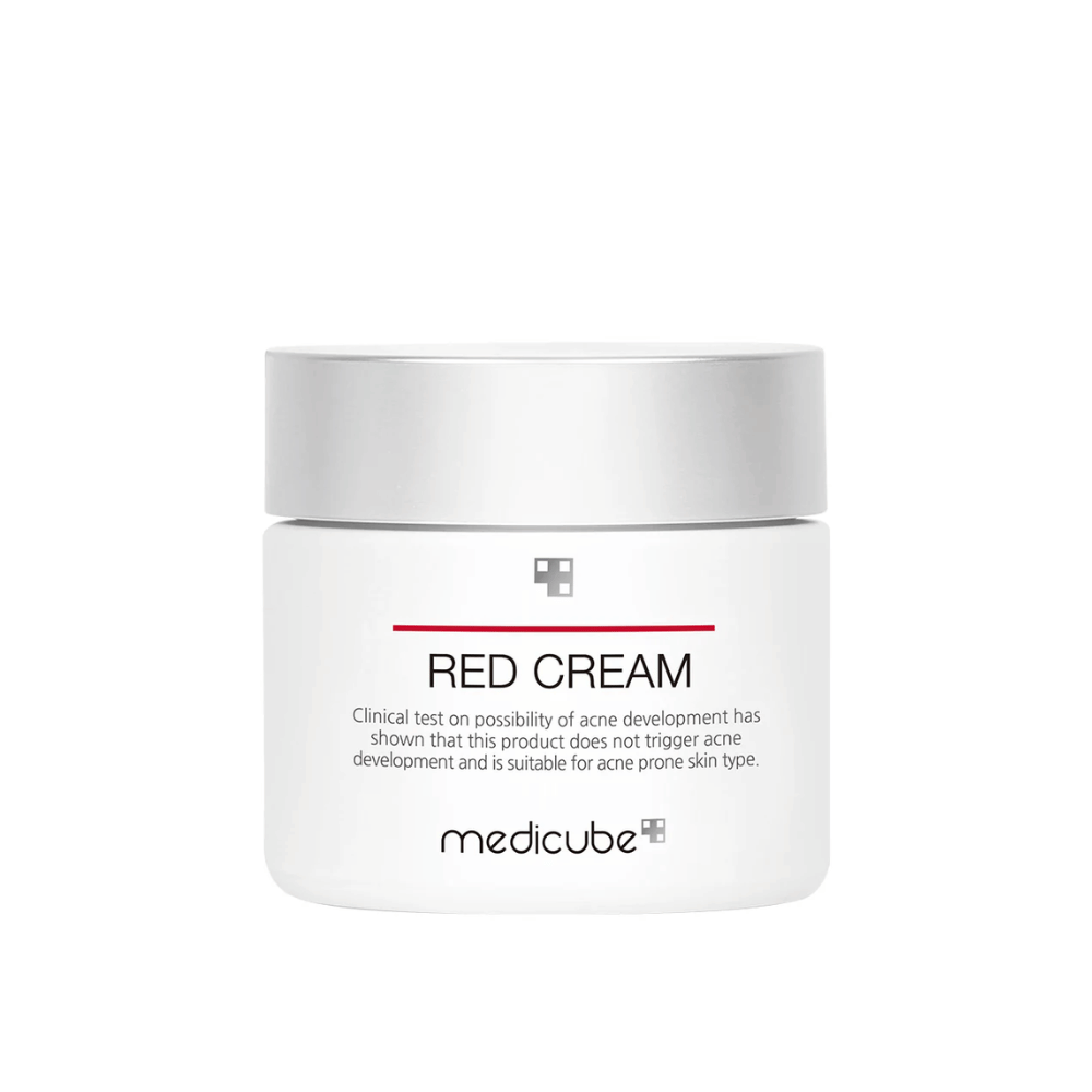 medicube Red Cream 50ml dans un pot blanc avec un couvercle argenté – conçu pour les peaux sujettes à l'acné et testé pour ne pas provoquer de nouvelles éruptions.