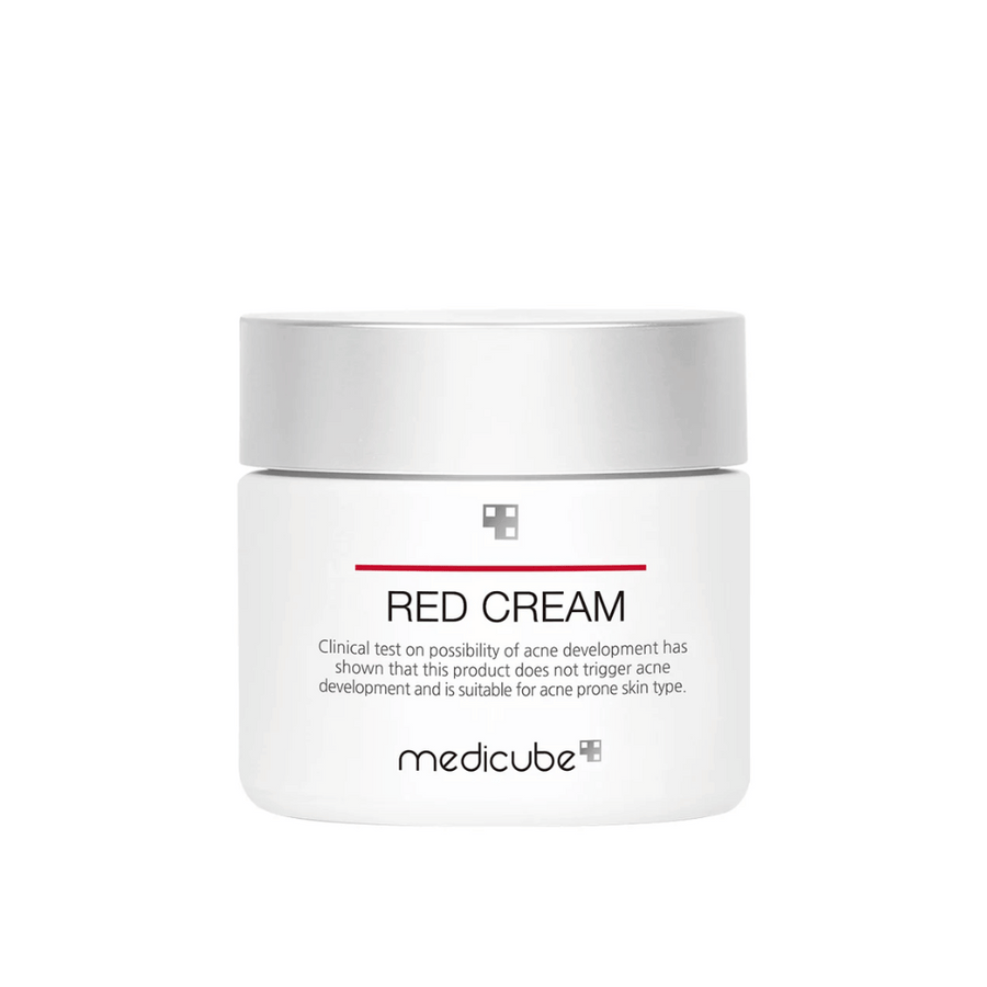 medicube Red Cream 50ml dans un pot blanc avec un couvercle argenté – conçu pour les peaux sujettes à l'acné et testé pour ne pas provoquer de nouvelles éruptions.