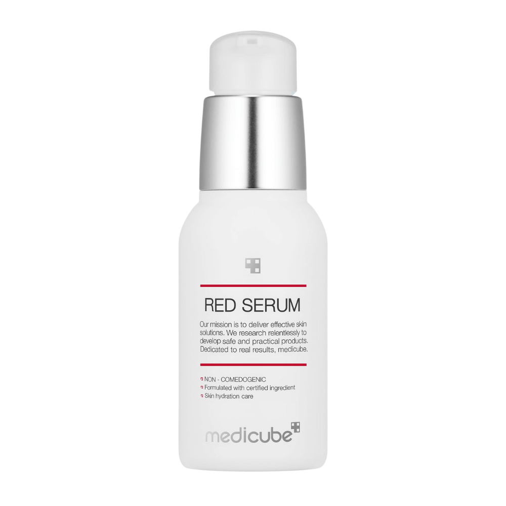 medicube Red Serum 2.0 – flacon pompe blanc avec détails argentés, conçu pour hydrater la peau et lutter contre les boutons sans obstruer les pores.