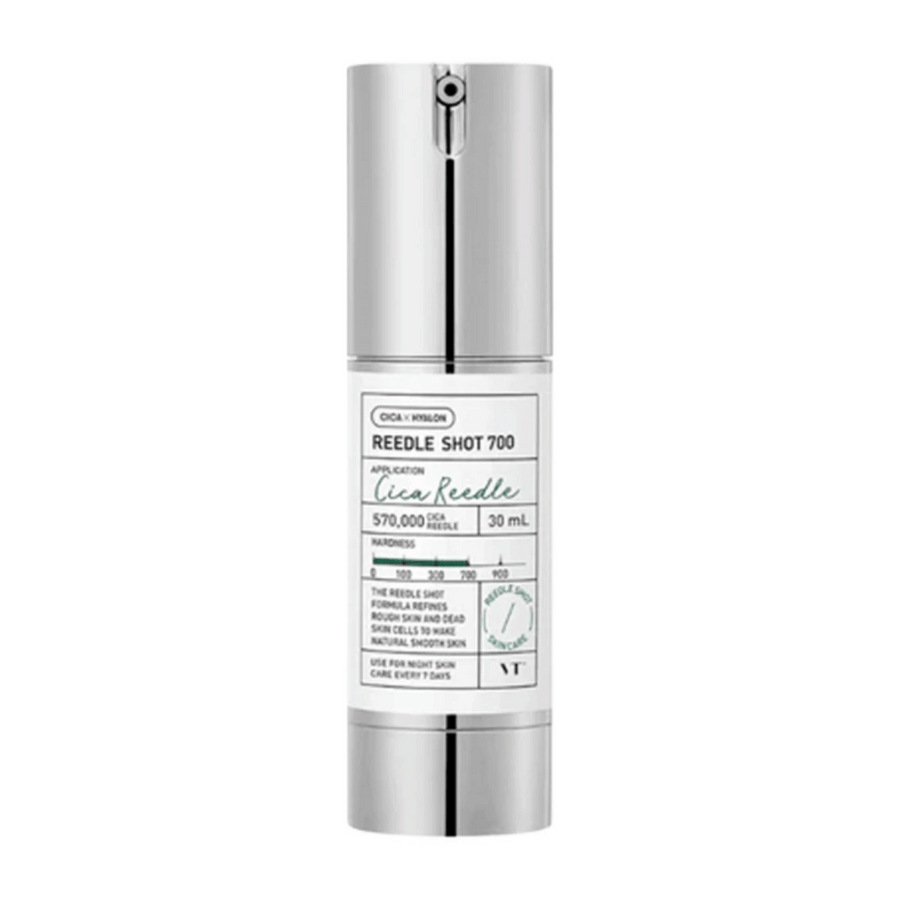 Reedle Shot 700 est un sérum de soin de la peau dans un flacon argenté et blanc élégant. Contient 570 000 Cica Reedle, conçu pour hydrater et affiner la peau. Parfait pour une utilisation nocturne, c'est une partie importante de votre routine quotidienne de soins de la peau.