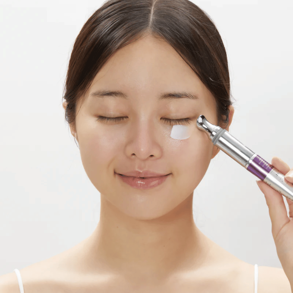 VT Cosmetics Reedle Shot Lifting Eye Cream s'applique sous l'œil – crème contour des yeux raffermissant contre les ridules et les cernes