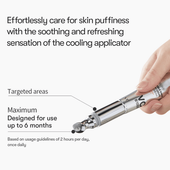 VT Reedle Shot Vita-Light Eye Cream avec un applicateur rafraîchissant qui réduit les gonflements et procure une sensation de fraîcheur lors de l'utilisation autour des yeux.