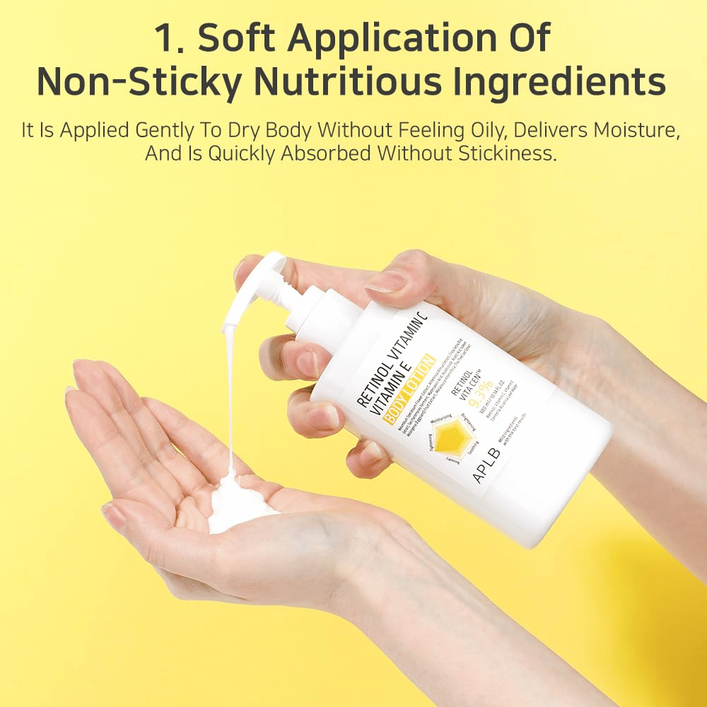 Une personne pompe de la lotion dans sa main. L’image montre la texture et l’application, en mettant l’accent sur le fait que le produit est léger, hydratant et non collant.