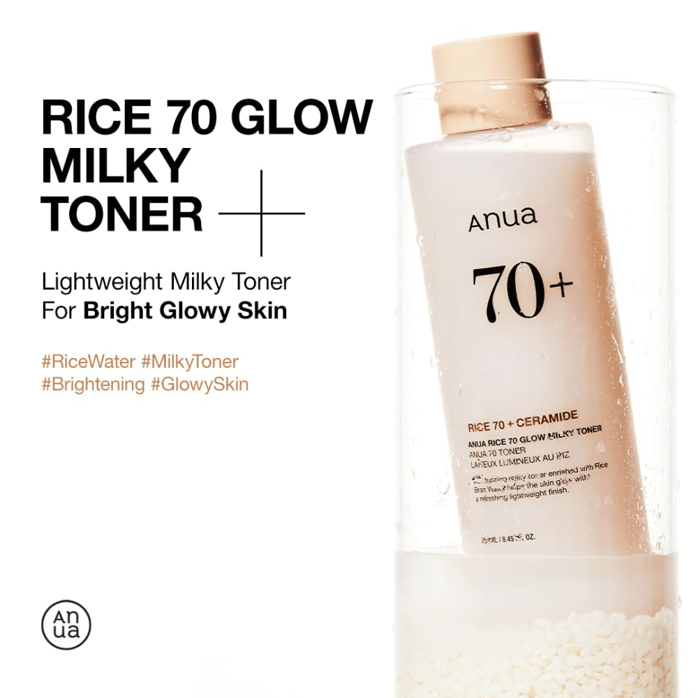 Une bouteille de "Anua Rice 70 Glow Milky Toner". C'est un toner léger et laiteux conçu pour donner une peau lumineuse et éclatante. Le produit est enrichi d'eau de riz et de céramides, ce qui est mis en avant sur l'étiquette de la bouteille. Ce toner est idéal pour obtenir une peau radieuse avec une sensation fraîche et légère.