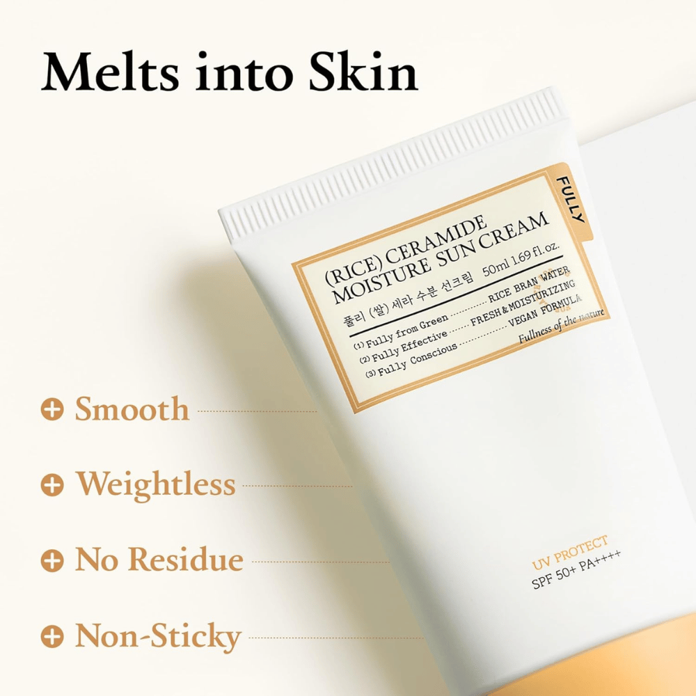 Image de campagne pour FULLY Rice Ceramide Moisture Sun Cream mettant en avant la formule légère et rapidement absorbée. L’accent est mis sur la sensation sur la peau avec le message que le produit fond sans effet collant, sans film blanc ni fini lourd.