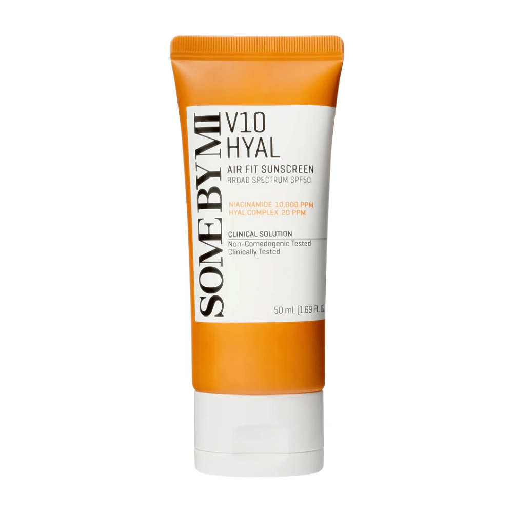 SOME BY MI V10 Hyal Air Fit Sunscreen SPF50 offre une protection UV à large spectre. Contient 10 000 PPM de niacinamide et 20 PPM de complexe d'acide hyaluronique qui hydrate et illumine la peau. Cliniquement testé et non comédogène, ce qui le rend idéal pour une utilisation quotidienne.