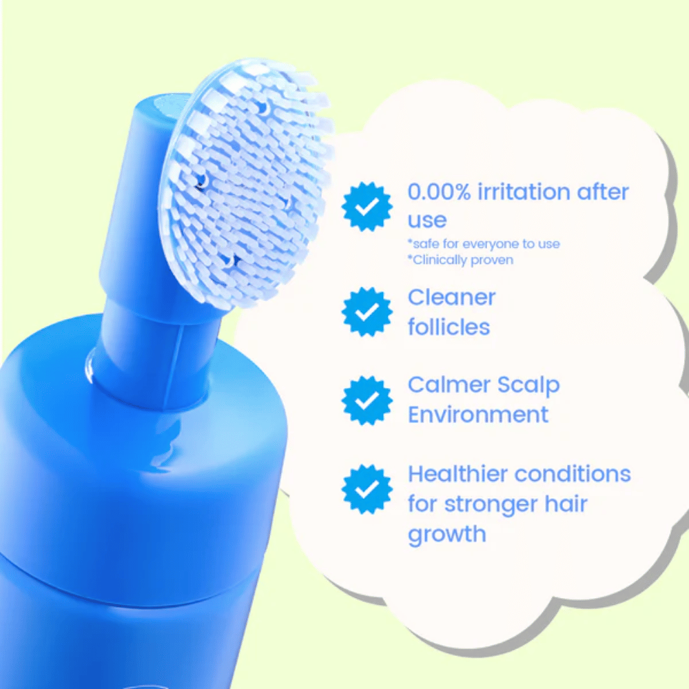 Gros plan sur la brosse en silicone et les propriétés du produit, avec un accent sur une utilisation douce, des follicules pileux plus propres, un cuir chevelu plus apaisé et de meilleures conditions pour la croissance des cheveux.