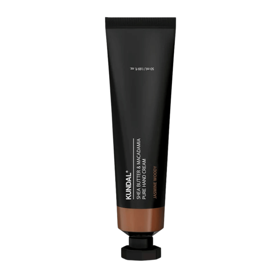 KUNDAL Shea Butter & Macadamia Pure Hand Cream Jasmine Woody debout sur fond blanc – crème pour les mains intensément hydratante au beurre de karité et macadamia pour un soin quotidien des mains.