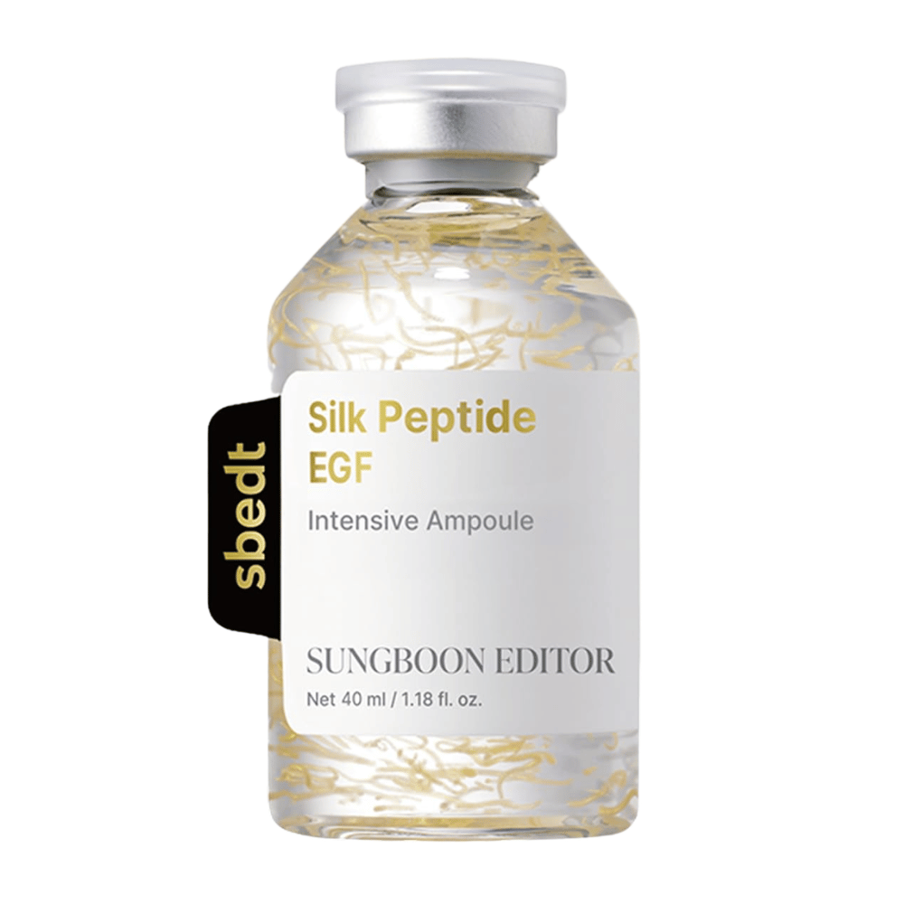 SUNGBOON EDITOR Silk Peptide EGF Intensive Ampoule est un sérum concentré à l’extrait de soie, à l’EGF, aux peptides et à l’or 24K qui hydrate la peau et contribue à une apparence plus ferme, plus uniforme et plus éclatante.