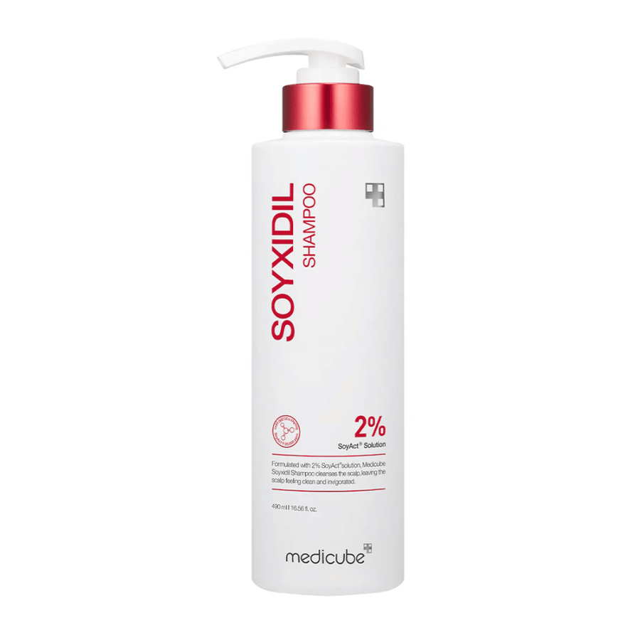 Image produit de Medicube Soyxidil Shampoo dans une bouteille blanche avec une pompe rouge – contient 2% de Solution SoyAct™ pour des cheveux plus forts et moins de chute de cheveux.