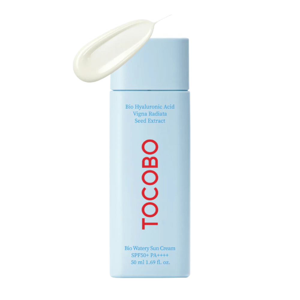 Une bouteille TOCOBO Bio Watery Sun Cream SPF50+ PA++++ 50ml avec une crème contenant des ingrédients naturels pour le soin de la peau.