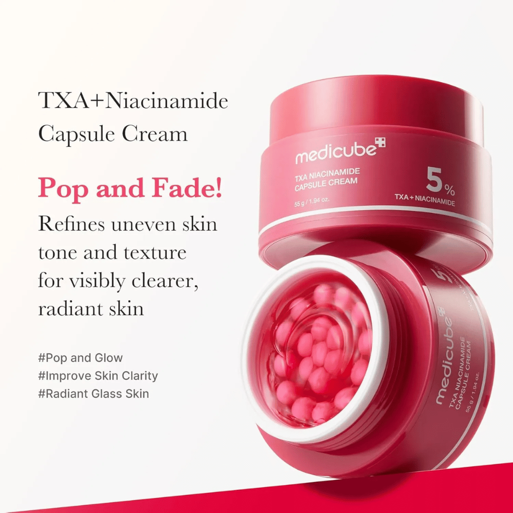 Medicube TXA Niacinamide Capsule Cream avec texte sur l'uniformisation du teint et l'éclat, montre un pot ouvert avec des capsules roses et l'emballage du produit à côté.