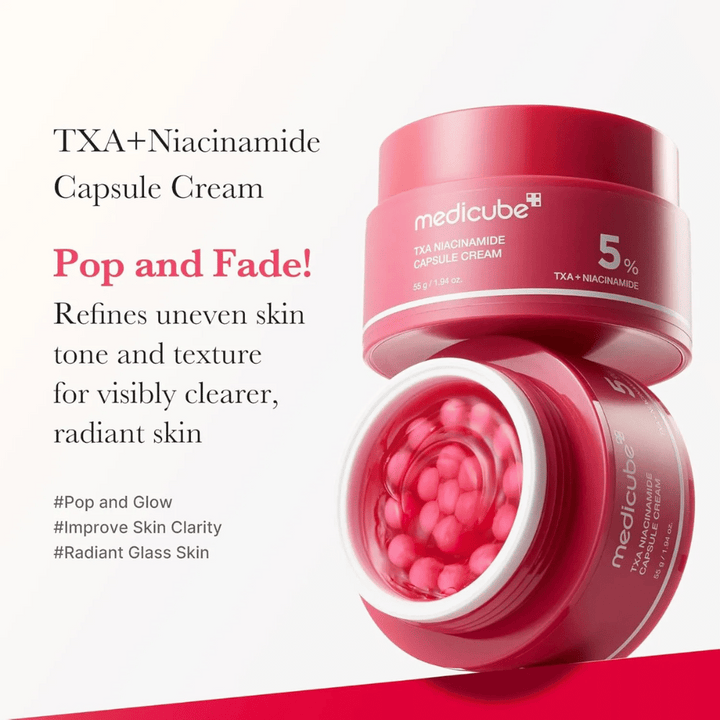 Medicube TXA Niacinamide Capsule Cream avec texte sur l'uniformisation du teint et l'éclat, montre un pot ouvert avec des capsules roses et l'emballage du produit à côté.