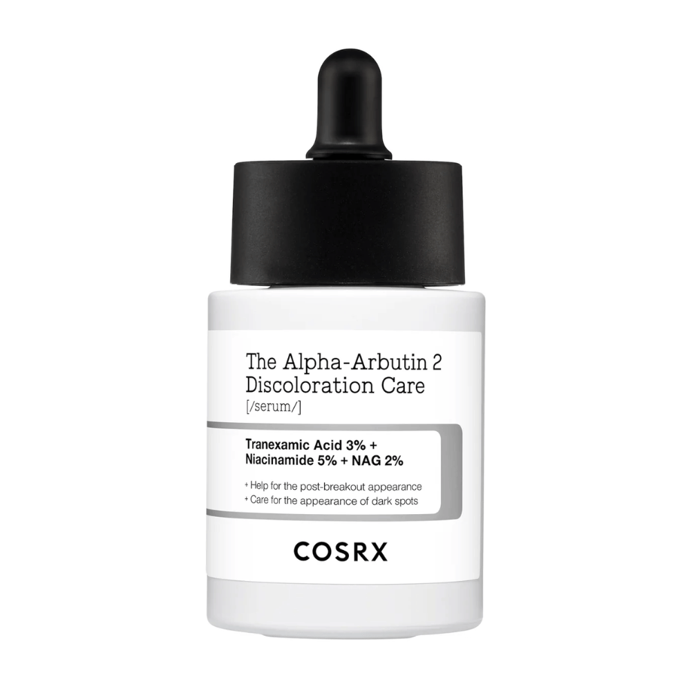 COSRX The Alpha-Arbutin 2 Discoloration Care Serum avec 3% d'acide tranexamique, 5% de niacinamide et 2% de NAG. Un sérum qui cible les taches sombres et la pigmentation pour un teint plus uniforme et une luminosité accrue.