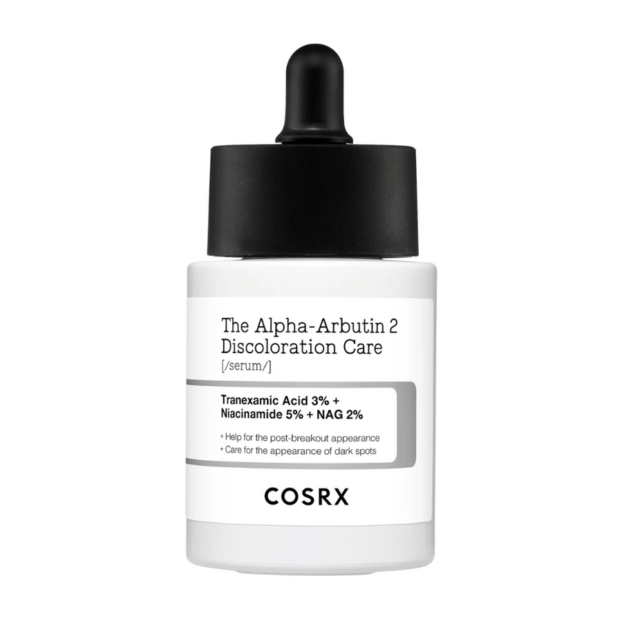 COSRX The Alpha-Arbutin 2 Discoloration Care Serum avec 3% d'acide tranexamique, 5% de niacinamide et 2% de NAG. Un sérum qui cible les taches sombres et la pigmentation pour un teint plus uniforme et une luminosité accrue.
