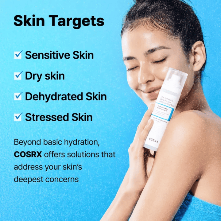 Femme tenant COSRX Ceramide Skin Barrier Mist – parfait pour les peaux sensibles, sèches et stressées qui ont besoin d'une hydratation supplémentaire.