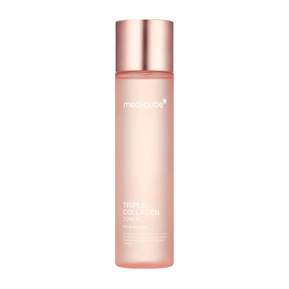 Medicube Triple Collagen Toner 4.0 dans une bouteille rose avec un bouchon couleur or rose, un toner hydratant pour tous les types de peau.