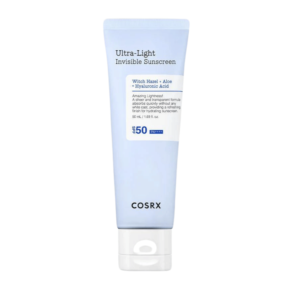 COSRX Écran solaire invisible ultra-léger dans un tube bleu avec SPF 50 PA++++, contient de l'hamamélis, de l'aloe vera et de l'acide hyaluronique - formule légère sans film blanc pour une protection solaire hydratante.
