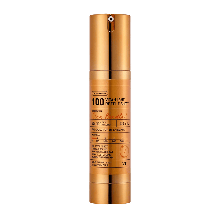 Bouteille dorée VT Cica Hyalon Vita-Light Reedle Shot 100hL, 50 ml, avec pompe et texte imprimé à l'avant sur les ingrédients et l'utilisation du produit.