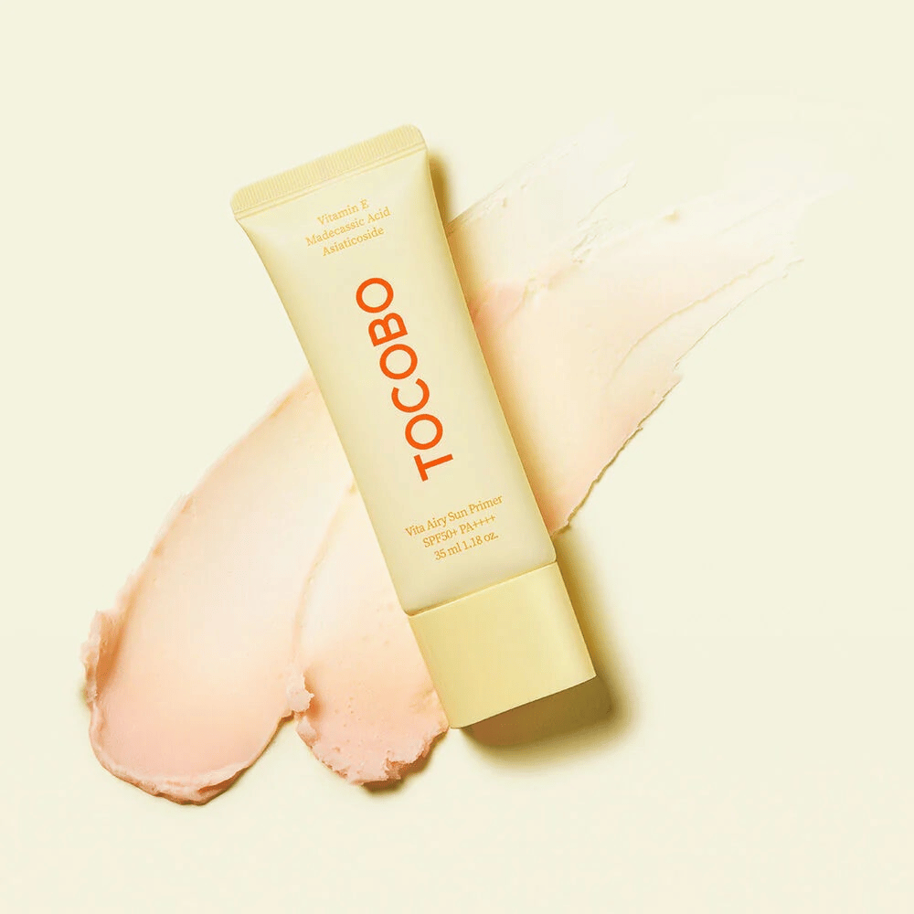 TOCOBO Vita Airy Sun Primer - une base solaire légère avec SPF50+ PA++++ qui unifie le teint et protège contre les rayons UV, tout en nourrissant avec de la vitamine C et du madecassoside.