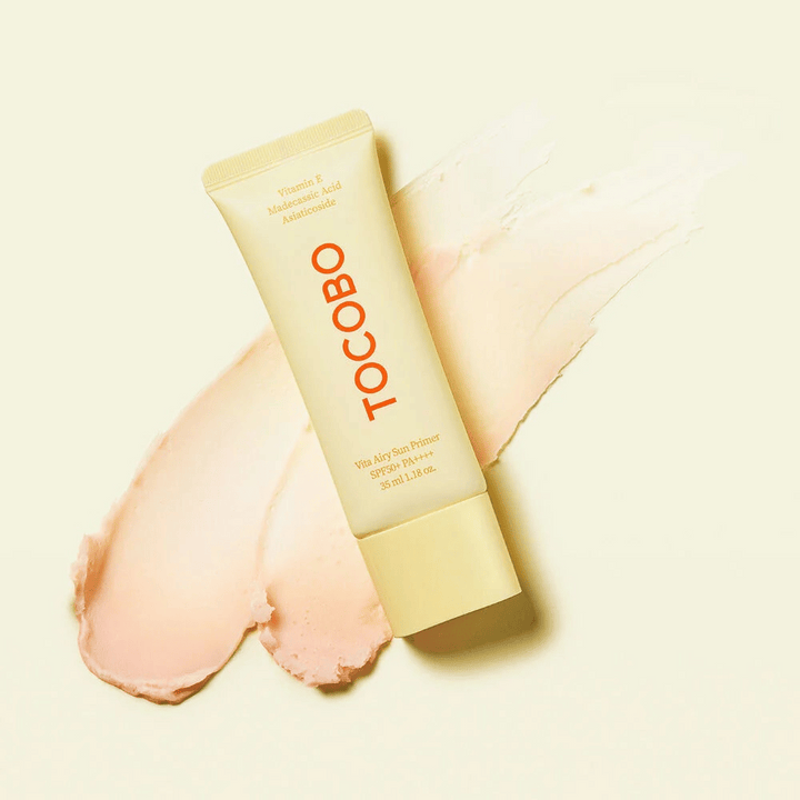 TOCOBO Vita Airy Sun Primer - une base solaire légère avec SPF50+ PA++++ qui unifie le teint et protège contre les rayons UV, tout en nourrissant avec de la vitamine C et du madecassoside.