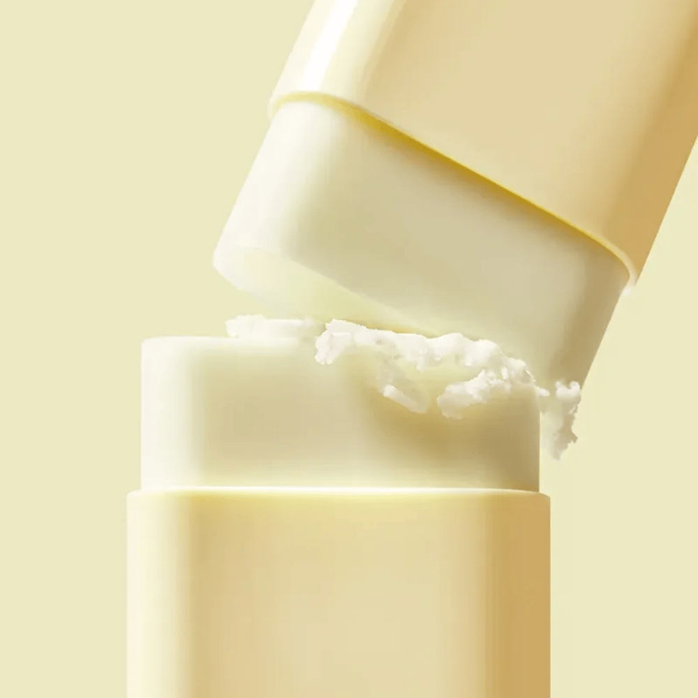 TOCOBO Vita Waterproof Sun Stick offre une protection solaire à large spectre dans un format pratique de stick. Riche en vitamine E et extraits végétaux pour une peau douce et protégée.